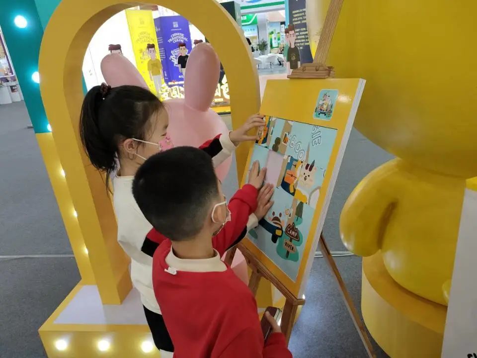 展会现场高萌吸睛  (3)